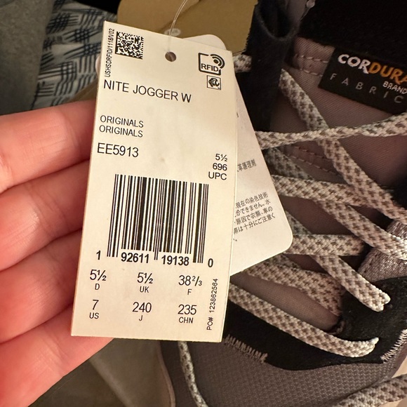 ADIDAS Women’s Nite Jogger shoe size 7 - Picture 5 of 6